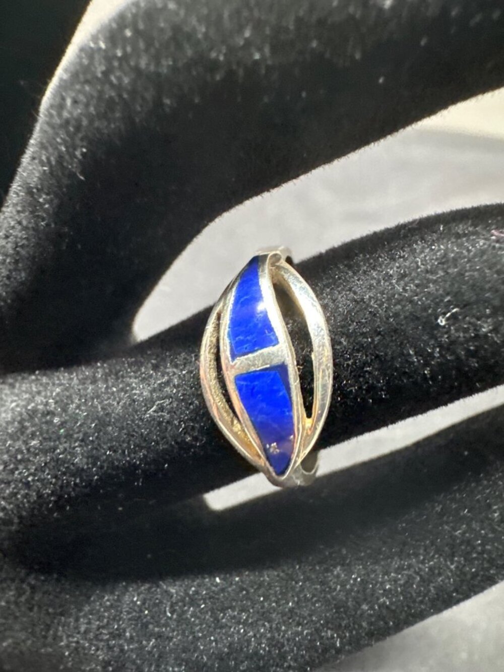 Sterling Silver Ring Unmarked Inlaid Blue Stone Design Size 7 Vintage Style Uniq